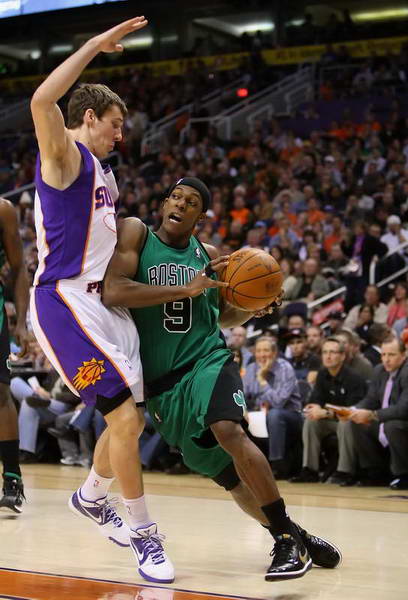 更是着眼于 更是着眼于